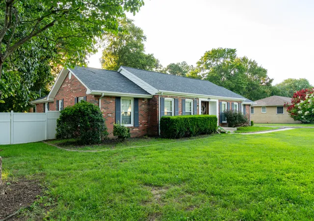 Photo 2 of Single family home for sale at 119 Nickell Hts Rd, Paducah, KY 42003 | MLS# 26015987 | Listing updated on 2026-08-03