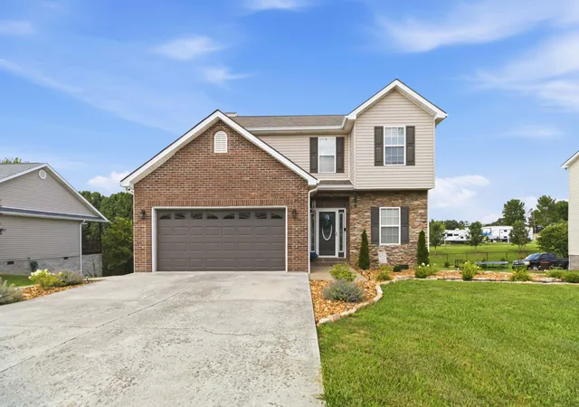Homes for sale in London, KY | 752 County Farm Rd, London, KY 40741 | MLS# 26016195