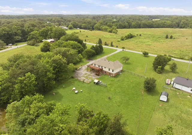 33rd image of 97 Camelot Dr, Cadiz, KY 42211 | MLS# 26017564