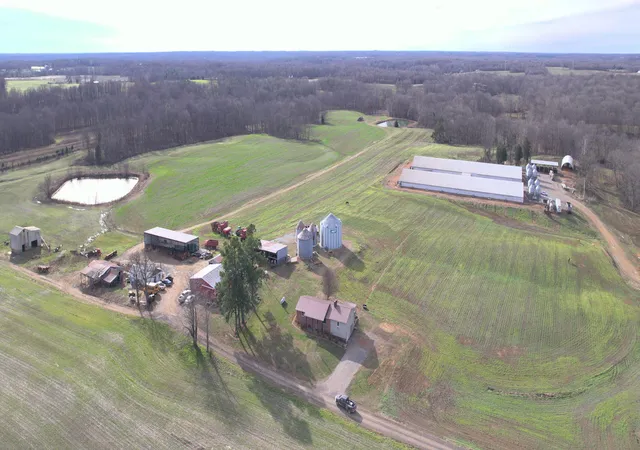 Photo 3 of House for sale at 500 Dairy Ln, Murray, KY 42071 | MLS# 26016339 | Listing updated on 2026-07-07