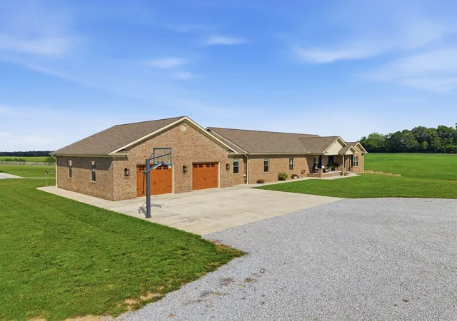 Photo 3 of Single family home for sale at 351 Benton Rd, Mount Sterling, KY 40353 | MLS# 26016393 | Listing updated on 2026-08-13