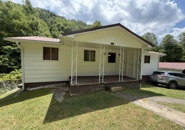 Photo 1 of Single family home for sale at 1722 Spruce Pine Rd, Garner, KY 41817 | MLS# 26016044 | Listing updated on 2026-09-25