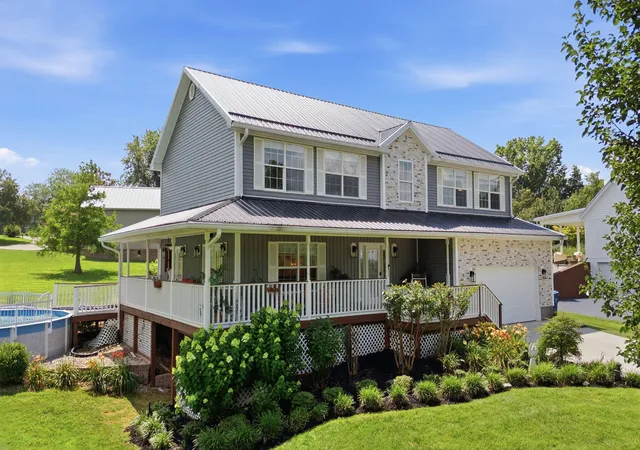 Photo 2 of Sale Pending at 3826 Hickory Hl Dr, Somerset, KY 42503 | MLS# 26016204 | Listing updated on 2026-10-08