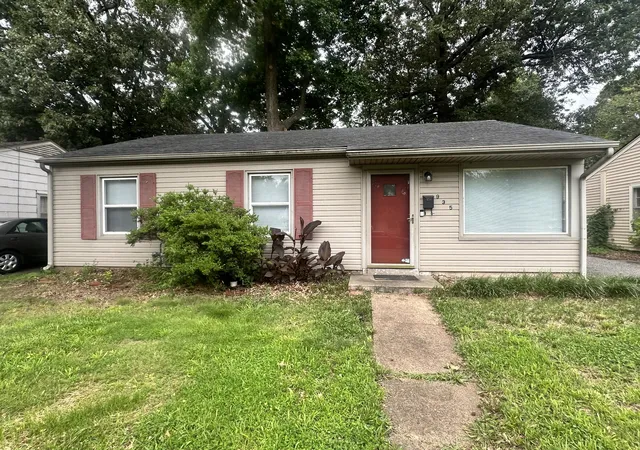 Homes for sale in Paducah, KY | 935 Lorine Ln, Paducah, KY 42001 | MLS# 26016066