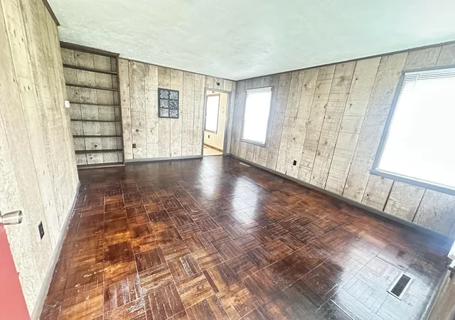 Photo 3 of Sale Pending at 935 Lorine Ln, Paducah, KY 42001 | MLS# 26016066 | Listing updated on 2026-08-28