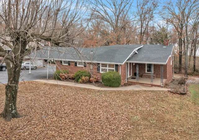 Photo 3 of Single family home for sale at 38 Elmhurst Ln, Murray, KY 42071 | MLS# 26016262 | Listing updated on 2026-07-06