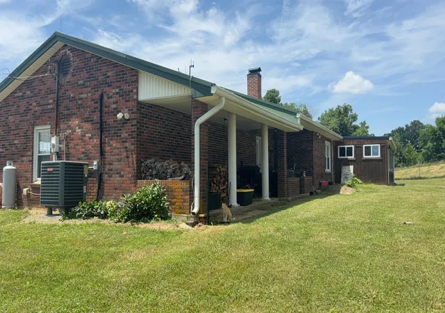 Photo 3 of Single family home for sale at 979 Walnut Grv School Rd, Waynesburg, KY 40489 | MLS# 26016129 | Listing updated on 2026-08-17