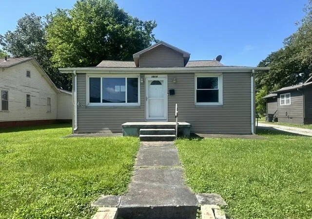 1st image of 1619 N 10th St, Paducah, KY 42001 | MLS# 26016084