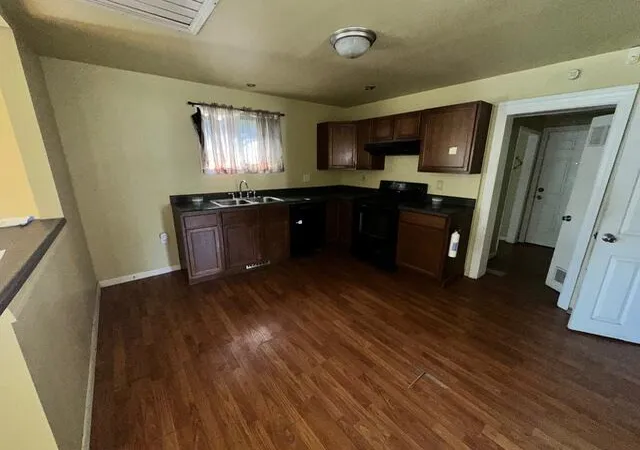 4th image of 1619 N 10Th St, Paducah, KY 42001 | MLS# 26016084