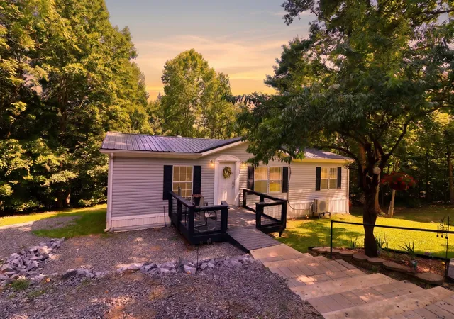 Homes for sale in Cadiz, KY | 3028 Riley Hollow Rd, Cadiz, KY 42211 | MLS# 26016834