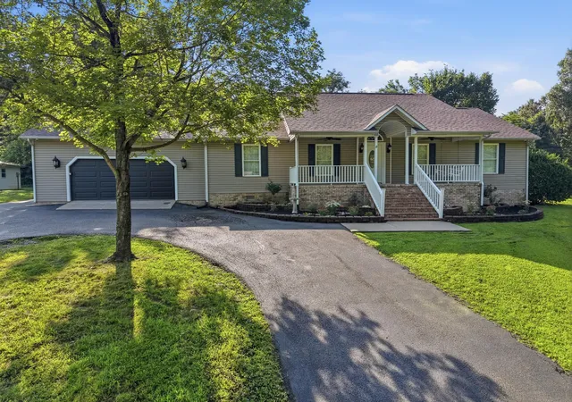 1st image of 350 Holmes Dr, Paducah, KY 42003 | MLS# 26016254