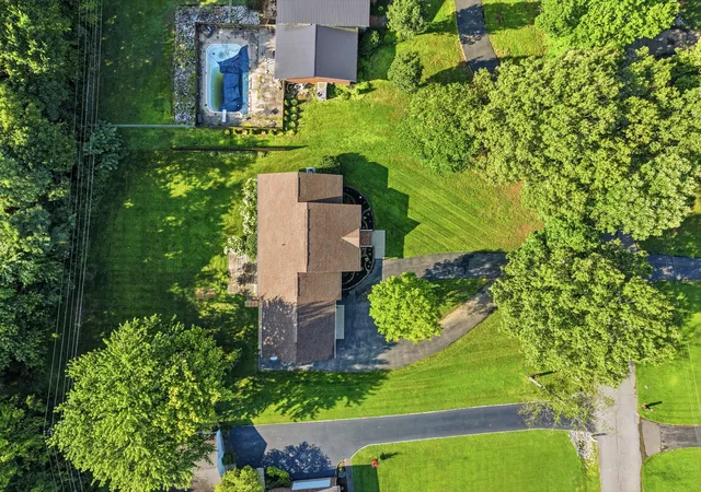 39th image of 350 Holmes Dr, Paducah, KY 42003 | MLS# 26016254
