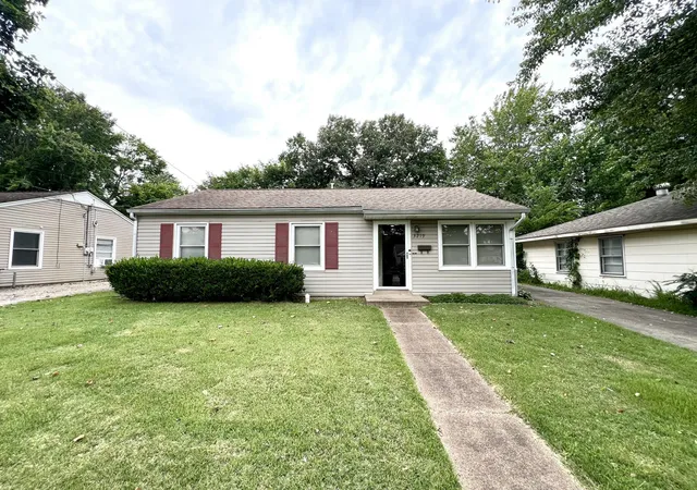 Photo 1 of Sale Pending at 3219 Lorine Ln, Paducah, KY 42001 | MLS# 26016141 | Listing updated on 2026-09-08