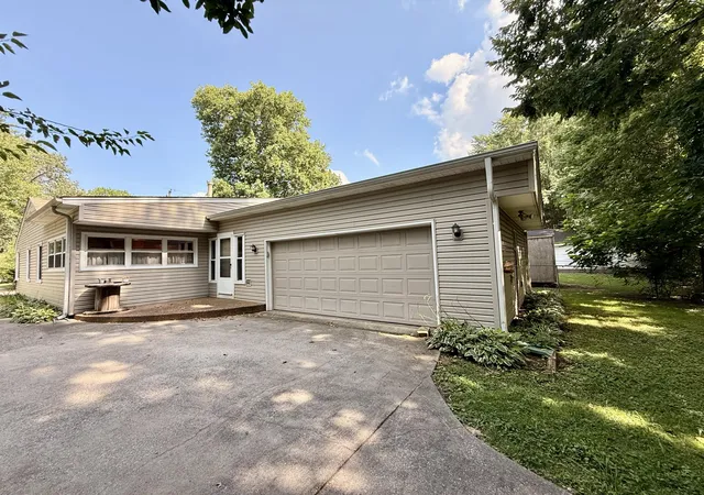 Homes for sale in Paducah, KY | 3219 Lorine Ln, Paducah, KY 42001 | MLS# 26016141