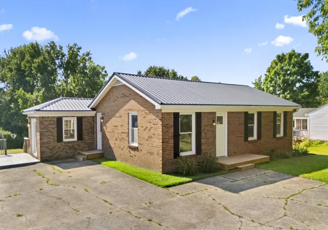 Homes for sale in Frankfort, KY | 101 Demerson Ln, Frankfort, KY 40601 | MLS# 26016159