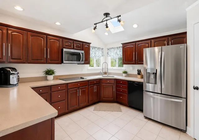 5th image of 300 Juniper Dr, Nicholasville, KY 40356 | MLS# 26016135