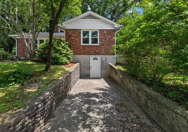 Homes for sale in Frankfort, KY | 19 Ashmore Dr, Frankfort, KY 40601 | MLS# 26016138