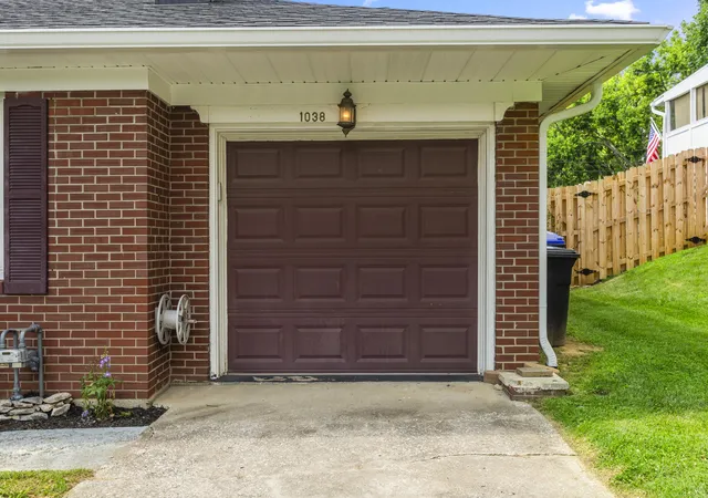 Homes for sale in Frankfort, KY | 1038 Sioux Trl, Frankfort, KY 40601 | MLS# 26016157