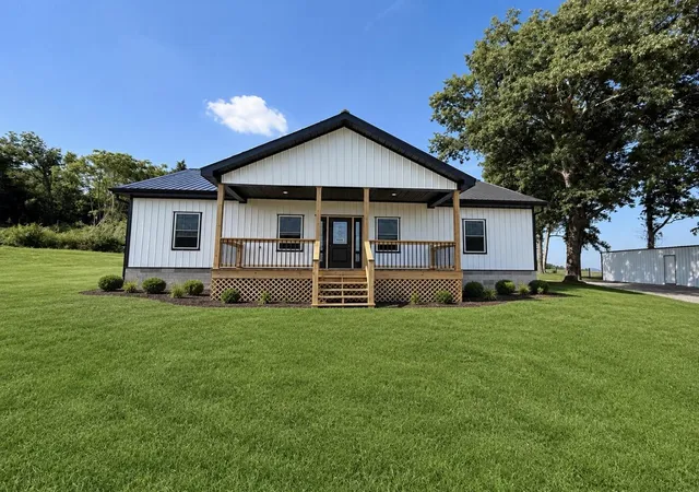 Photo 1 of Single family home for sale at 3404 Hardyville Rd, Munfordville, KY 42765 | MLS# 26016143 | Listing updated on 2026-10-15