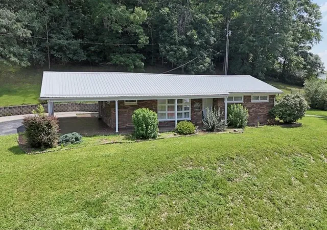 Homes for sale in Manchester, KY | 3590 Ky 638, Manchester, KY 40962 | MLS# 26016165