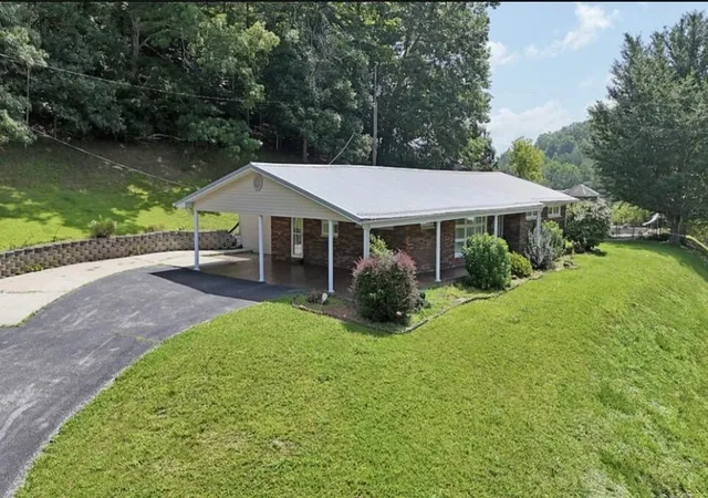 Homes for sale in Manchester, KY | 3590 Ky 638, Manchester, KY 40962 | MLS# 26016165
