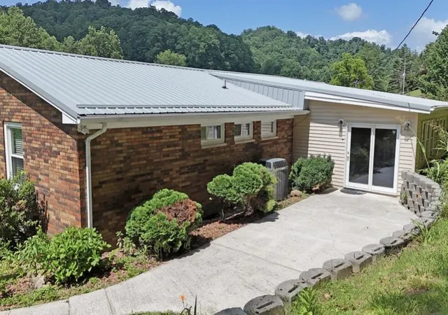 Homes for sale in Manchester, KY | 3590 Ky-638, Manchester, KY 40962 | MLS# 26016165