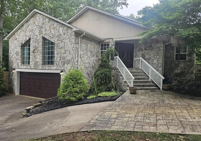 Photo 2 of Single family home for sale at 101 Cory Ln, Somerset, KY 42503 | MLS# 26017376 | Listing updated on 2026-08-24