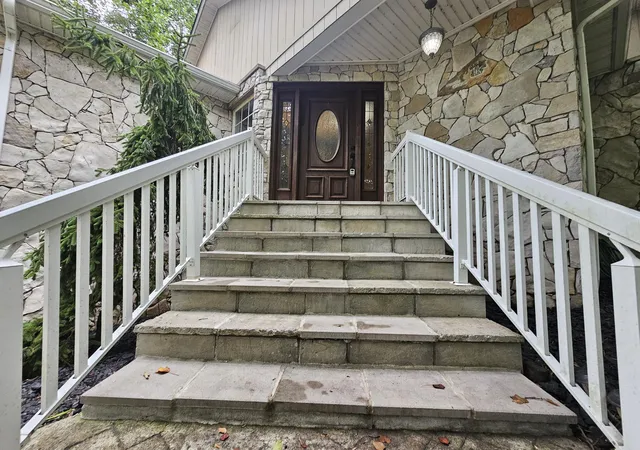 Photo 3 of Single family home for sale at 101 Cory Ln, Somerset, KY 42503 | MLS# 26017376 | Listing updated on 2026-09-12