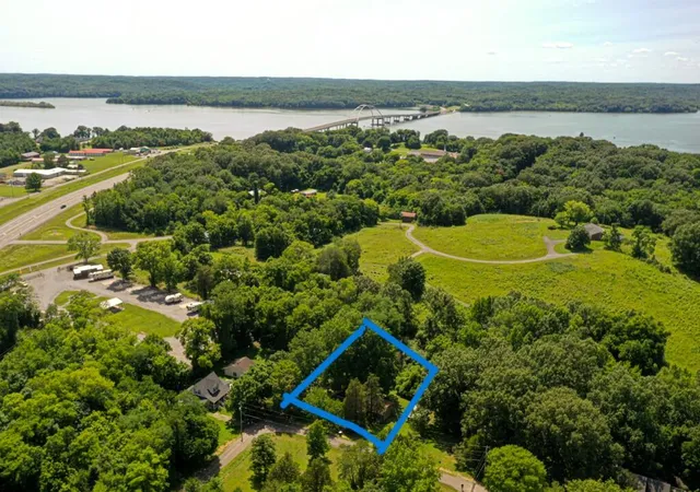 Homes for sale in Cadiz, KY | 410 Canton Lakeshore Dr, Cadiz, KY 42211 | MLS# 26016184