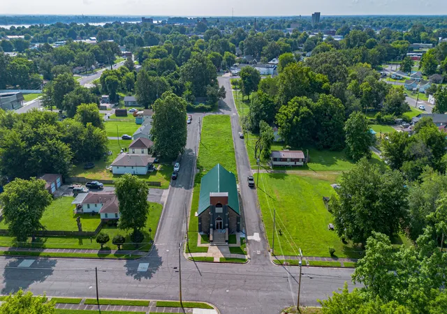 Homes for sale in Paducah, KY | 1038 Burnett St, Paducah, KY 42001 | MLS# 26017120