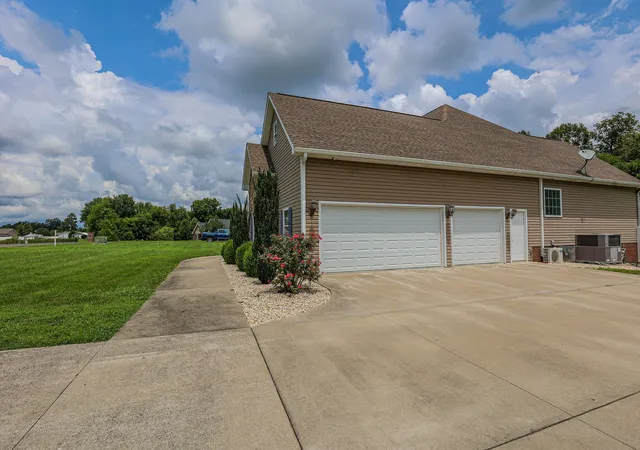 Homes for sale in Benton, KY | 157 Alben Dr, Benton, KY 42025 | MLS# 26016426