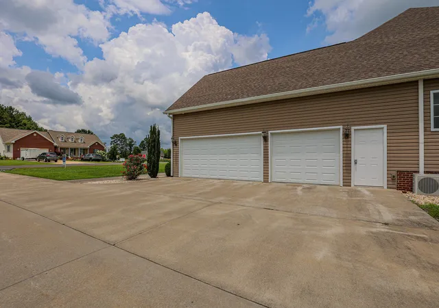 Homes for sale in Benton, KY | 157 Alben Dr, Benton, KY 42025 | MLS# 26016426