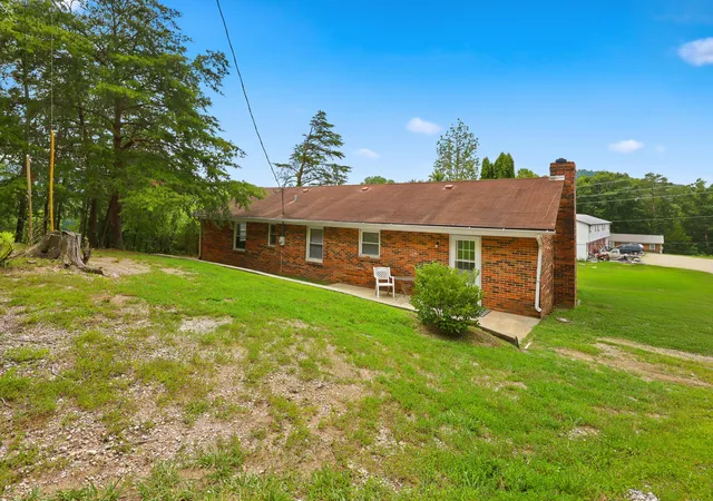 Homes for sale in Irvine, KY | 104 Crouch Ln, Irvine, KY 40336 | MLS# 26016409
