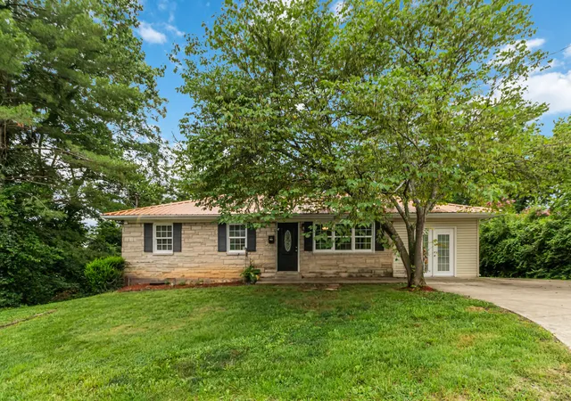 1st image of 313 Maple St, Columbia, KY 42728 | MLS# 26017242