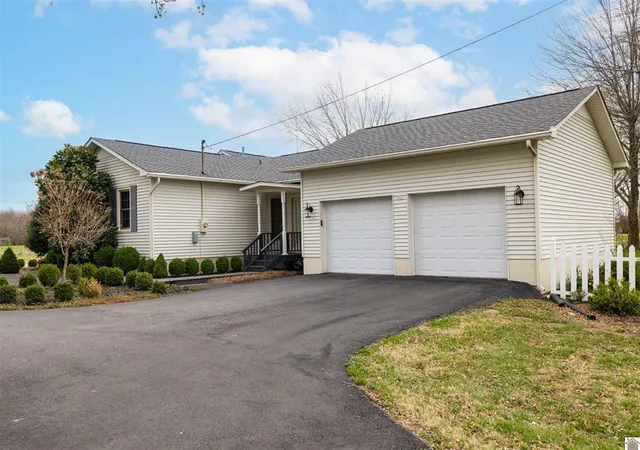 Homes for sale in Mayfield, KY | 99 Merit Rd, Mayfield, KY 42066 | MLS# 26016235