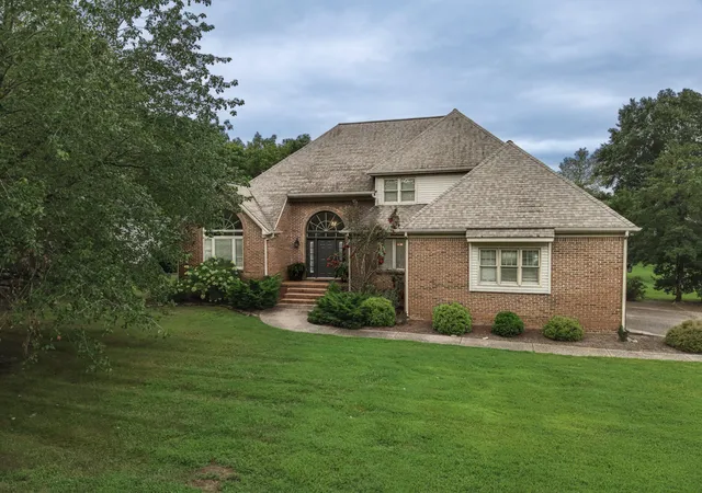 Photo 2 of Sale Pending at 6460 Stinespring Dr, Paducah, KY 42001 | MLS# 26022829 | Listing updated on 2026-08-24