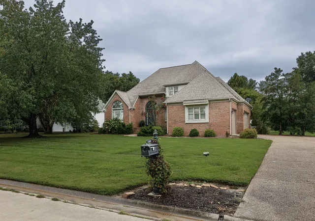 Photo 3 of Sale Pending at 6460 Stinespring Dr, Paducah, KY 42001 | MLS# 26022829 | Listing updated on 2026-08-24