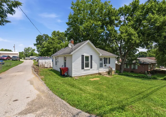 Homes for sale in Cynthiana, KY | 104 Broadway Ave, Cynthiana, KY 41031 | MLS# 26016489