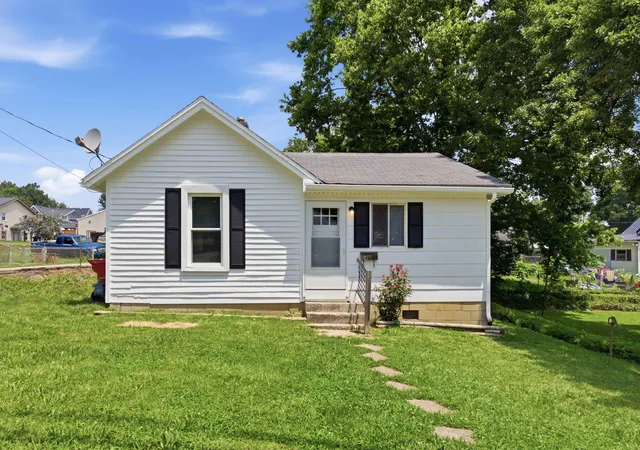 Homes for sale in Cynthiana, KY | 104 Broadway Ave, Cynthiana, KY 41031 | MLS# 26016489
