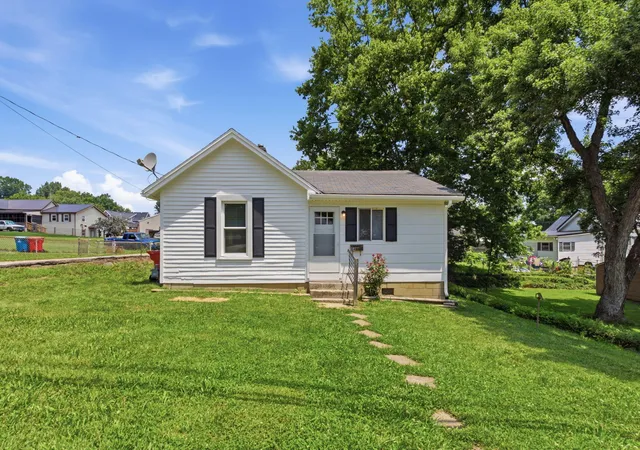 Homes for sale in Cynthiana, KY | 104 Broadway Ave, Cynthiana, KY 41031 | MLS# 26016489