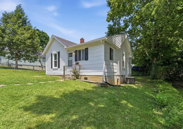 Homes for sale in Cynthiana, KY | 104 Broadway Ave, Cynthiana, KY 41031 | MLS# 26016489