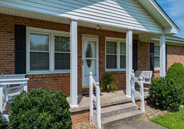 Photo 2 of Sale Pending at 3725 Old Mayfield Rd, Paducah, KY 42003 | MLS# 26022076 | Listing updated on 2026-08-16