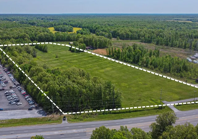 Photo 2 of Sale Pending at 2630 John L Puryear Dr, Paducah, KY 42003 | MLS# 26016268 | Listing updated on 2026-08-08