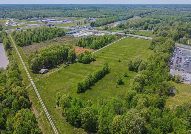Photo 3 of Sale Pending at 2630 John L Puryear Dr, Paducah, KY 42003 | MLS# 26016268 | Listing updated on 2026-08-08
