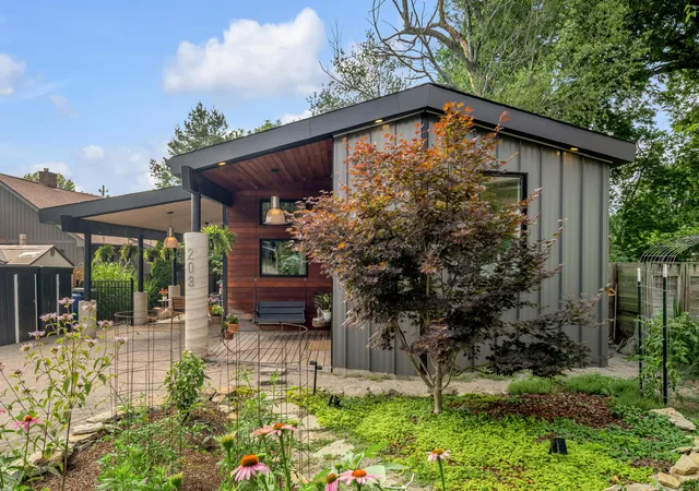 1st image of 203 Lincoln Ave, Lexington, KY 40502 | MLS# 26016304