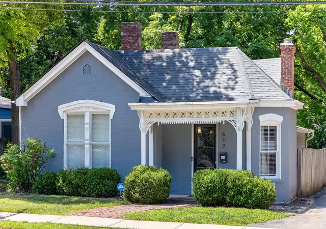 Photo 2 of Single family home for sale at 617 N Broadway, Lexington, KY 40508 | MLS# 26020455 | Listing updated on 2026-08-25