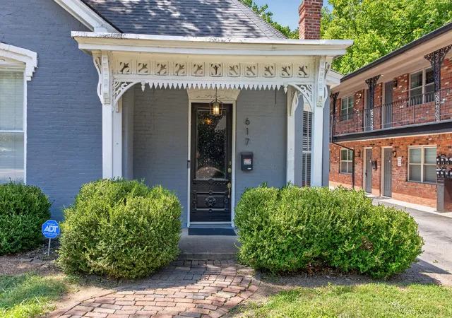 Photo 3 of Single family home for sale at 617 N Broadway, Lexington, KY 40508 | MLS# 26020455 | Listing updated on 2026-08-25