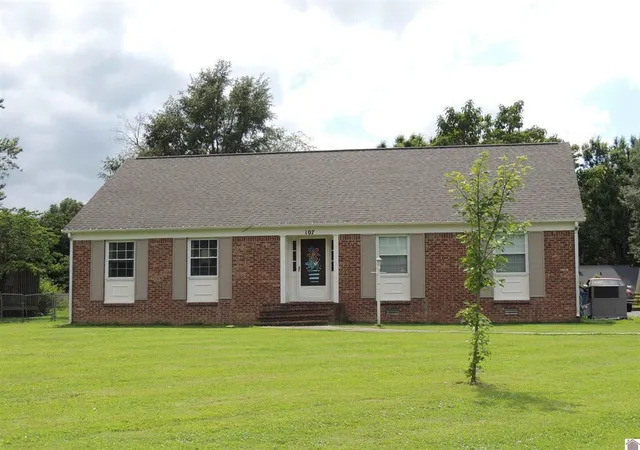 Homes for sale in Mayfield, KY | 107 N 18th St, Mayfield, KY 42066 | MLS# 26016277