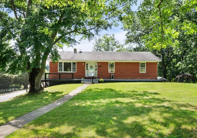 Photo 1 of Sale Pending at 4061 Mink Run Rd, Frankfort, KY 40601 | MLS# 26016274 | Listing updated on 2026-08-27