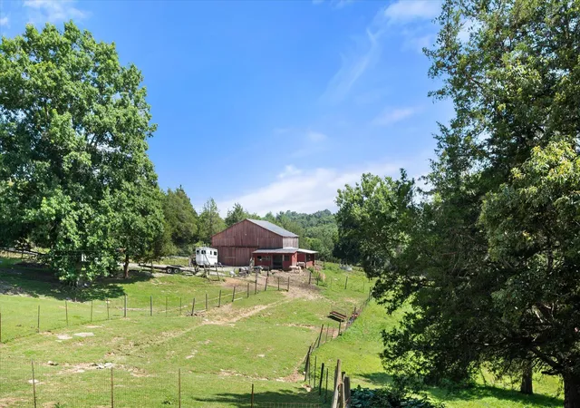 Photo 2 of Sale Pending at 4061 Mink Run Rd, Frankfort, KY 40601 | MLS# 26016274 | Listing updated on 2026-08-27